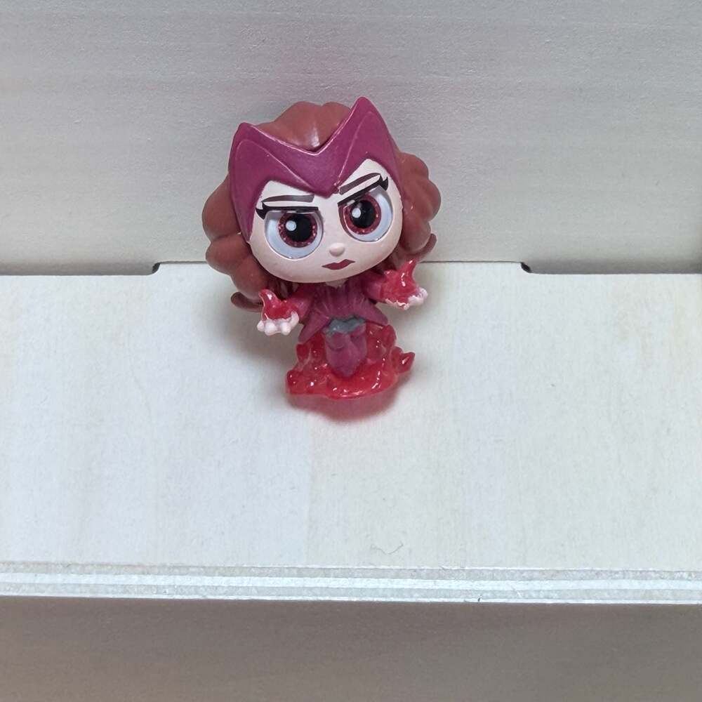 Scarlet Witch Wanda - Ultra Rare - Disney Marvel Doorables Series 1 NEW